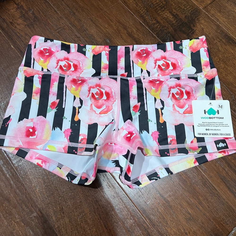 Wod bottom 2.5 shorties small and big pink flower with black and white stripe